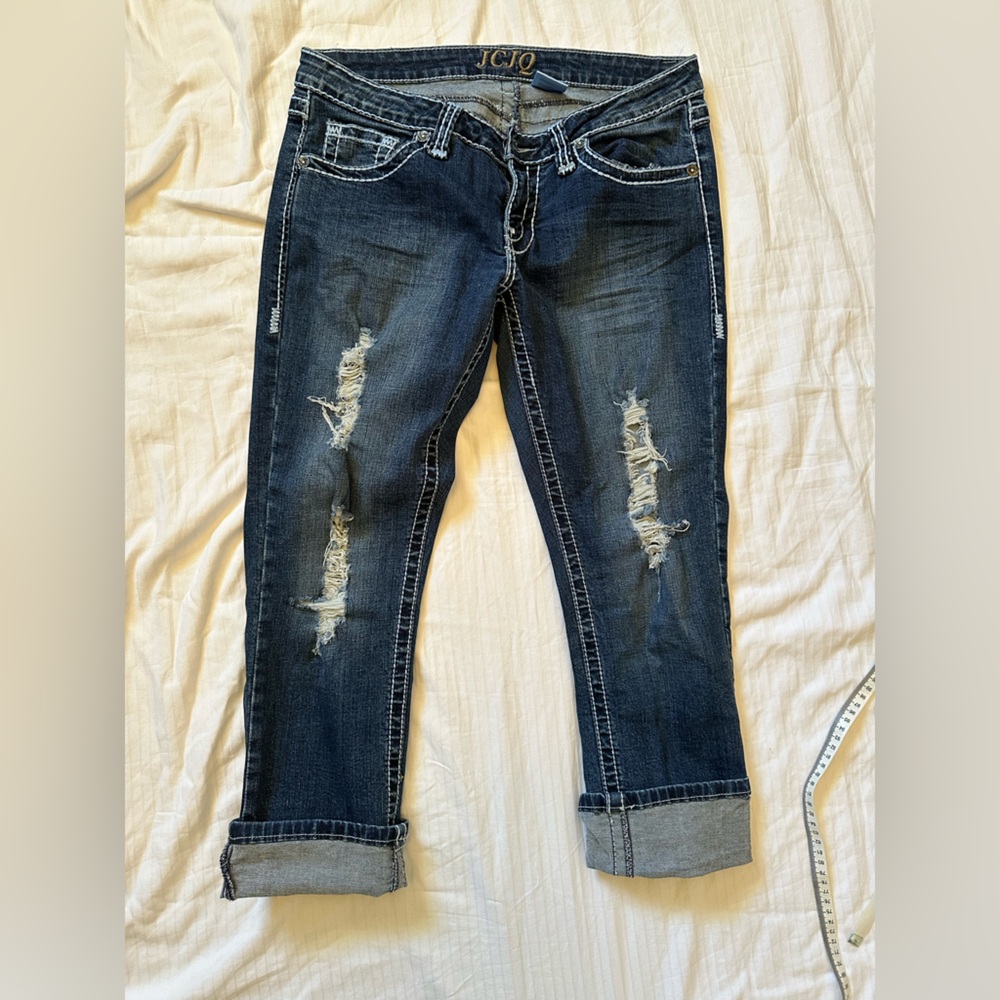 Women's Blue Distressed denim capris